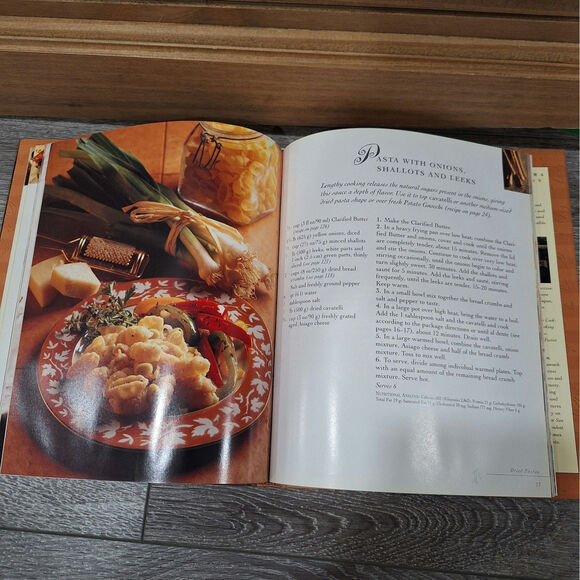 Set of 2 Cookbooks: "Encyclopedia of Italian Cooking" & "Pasta with Sauces" - Picture 3 of 4